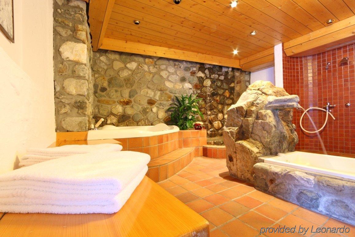 Lifestyle & Spa Hotel Graecherhof Grächen Pokoj fotografie